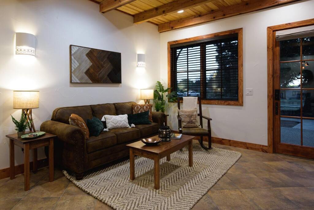 Little Dutch Cabin #3 - 12 min to Magnolia-Baylor Bellmead Esterno foto